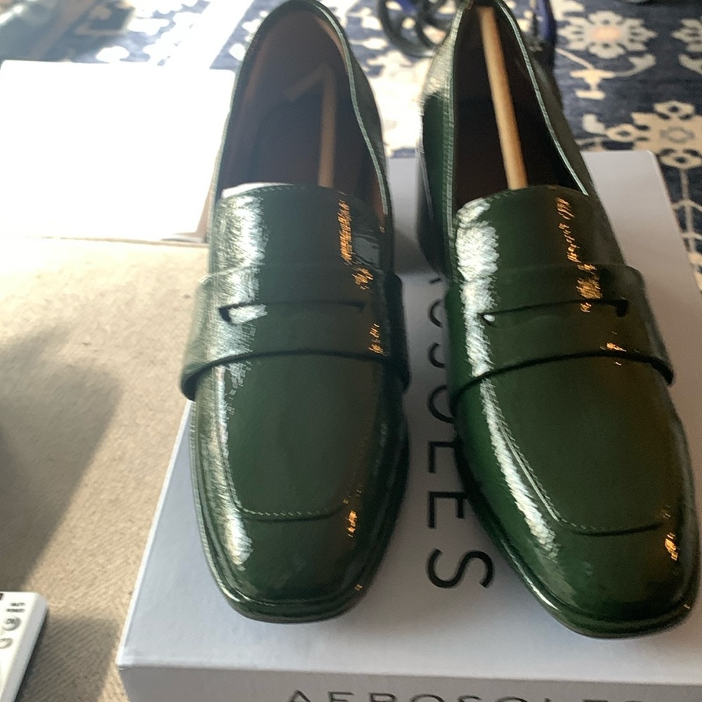 Women’s green patent leather Aerosoles shoes, 7.5